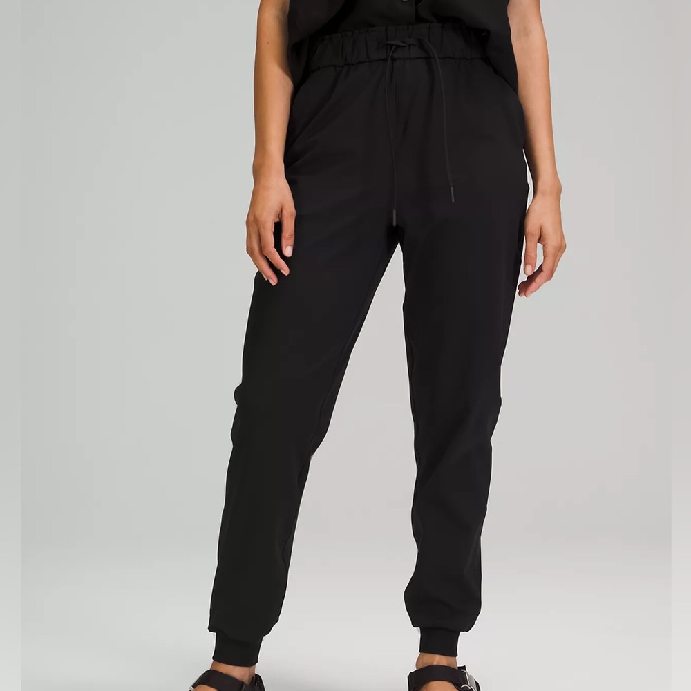 Lululemon-Stretch High-Rise Jogger
Full Length